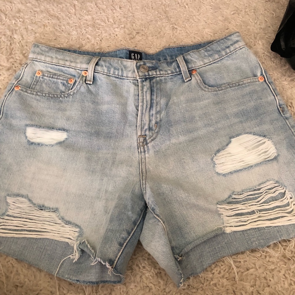 Gap 4in distressed washwell denim shorts, no tags but never worn